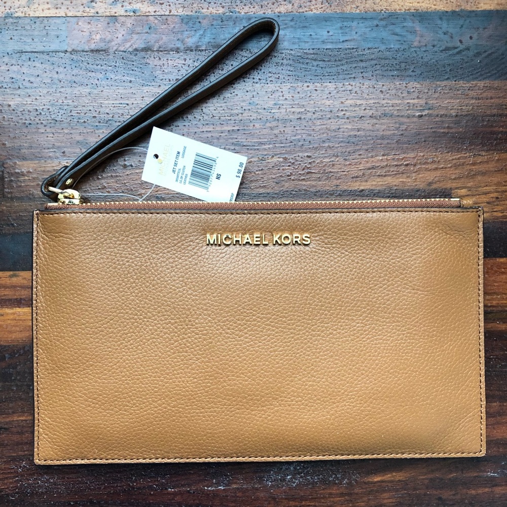 Micahel Kors Jet Set Lg zip clutch leather